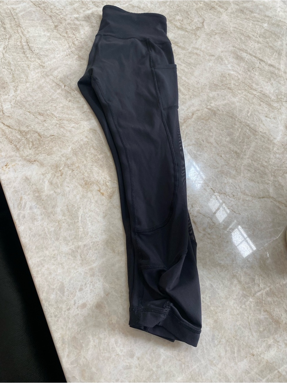Lululemon Black Crop Leggings size 6 no pulling